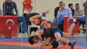 15 Yaş Altı Grekoromen Güreş Türkiye Şampiyonası başladı