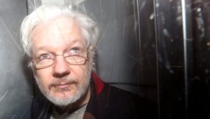 Trump'ın Assange'a af için şartlı teklif sunduğu öne sürüldü: "Rusya'nın parmağı yok" de