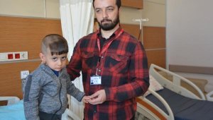 3 yaşındaki Ahmet, 'beyincik sarkması' ameliyatıyla sağlığına kavuştu