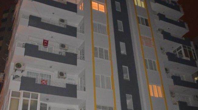 5'inci kattan düşen genç kadın, ağır yaralandı