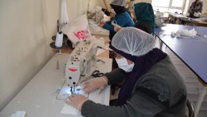 Aksaray'da sağlık çalışanları için maske üretimi başladı