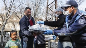 Ankara'da kağıt toplayıcılarına yemek dağıtımı başladı