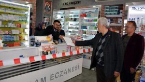 Antalya'da, eczanede şeritli koronavirüs önlemi