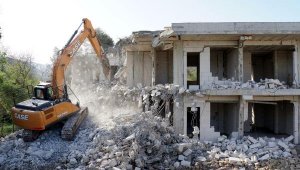 Bodrum'da kaçak yapılarda yıkım sürüyor