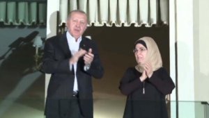 Cumhurbaşkanı Erdoğan, sağlık çalışanlarını alkışladı