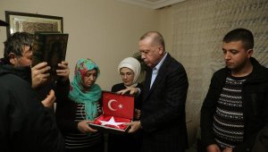  Erdoğan'dan İdlib şehidi Emre Baysal'ın evine taziye ziyareti