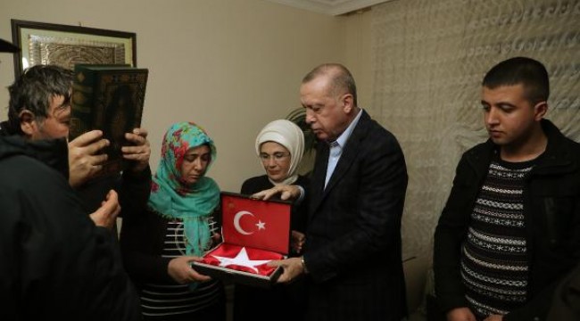  Erdoğan'dan İdlib şehidi Emre Baysal'ın evine taziye ziyareti