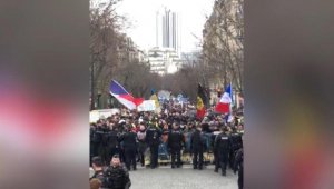 Fransa'da Sarı Yelekliler protestoları sürdürüyor