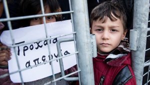 Göçmen kadın ve çocuklardan Yunanistan sınırında eylem: Lütfen kapıyı açın