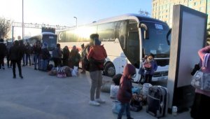 Göçmenler Edirne'ye gitmeye devam ediyor