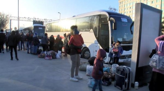 Göçmenler Edirne'ye gitmeye devam ediyor