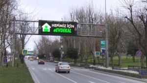 İstanbul'da trafik tabelalarında "Evde Kal" uyarısı