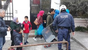 Midilli'de göçmenlerin gergin bekleyişi sürüyor