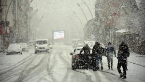 Muş'ta 35 köy yolu kardan kapandı