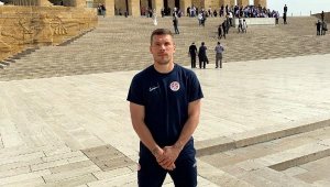 Podolski, Anıtkabir'i ziyaret etti