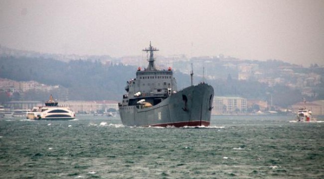 Rus askeri kargo gemisi İstanbul Boğazı'ndan geçti