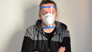 Sağlık çalışanları için 3 boyutlu siperli maske ürettiler