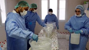 Sağlıkçıların el dezenfektanı hastane eczanesinde üretiliyor