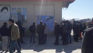 Türk şoförler, Lütfabad Sınır Kapısı'nda mahsur kaldı