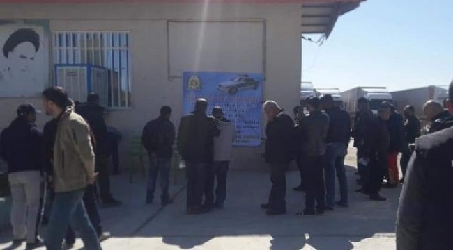 Türk şoförler, Lütfabad Sınır Kapısı'nda mahsur kaldı