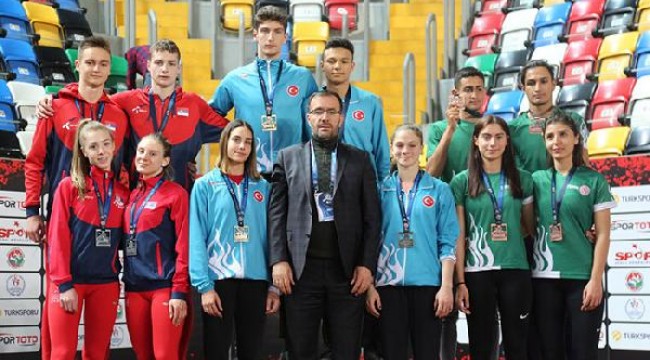 U18 Uluslararası Salon Turnuvası'nı Türkiye kazandı