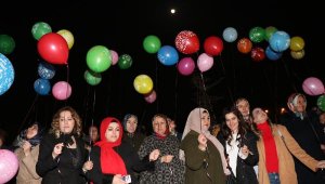 Van'da, öldürülen 474 kadın anısına ışıklı balon uçuruldu
