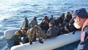 Yunanistan Sahil Güvenlik ekiplerince engellenen 34 göçmen kurtarıldı