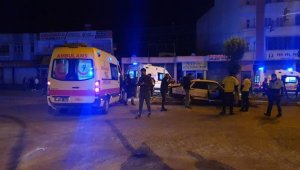 Adana'da iki otomobil çarpıştı: 5 yaralı