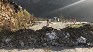 Antalya'ya giden tali yollarda kapatıldı