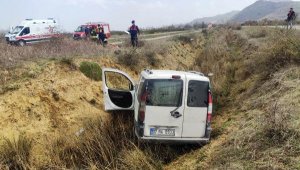 Antalya'ya tali yoldan gitmek isterken kaza yaptılar: 4 yaralı