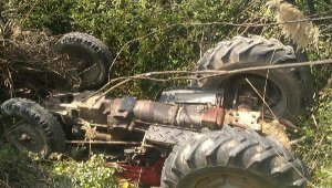 Devrilen traktörün 81 yaşındaki sürücüsü öldü