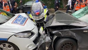 Fransa'da iki polise saldırı