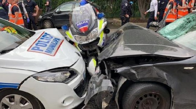 Fransa'da iki polise saldırı