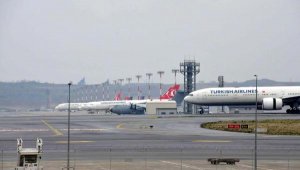 İngiliz Askeri kargo uçağı sağlık ekipmanları almak için İstanbul'da
