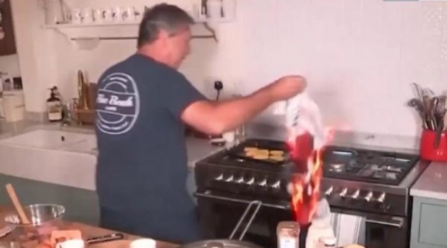 İngiltere'de canlı yayında yemek yaparken havluyu ateşe verdi