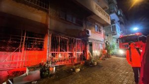 İzmir'de 4 katlı binan zemin katında yangın çıktı: 1 yaralı