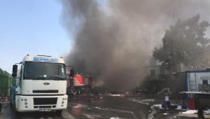 İzmir'de geri dönüşüm fabrikasında yangın