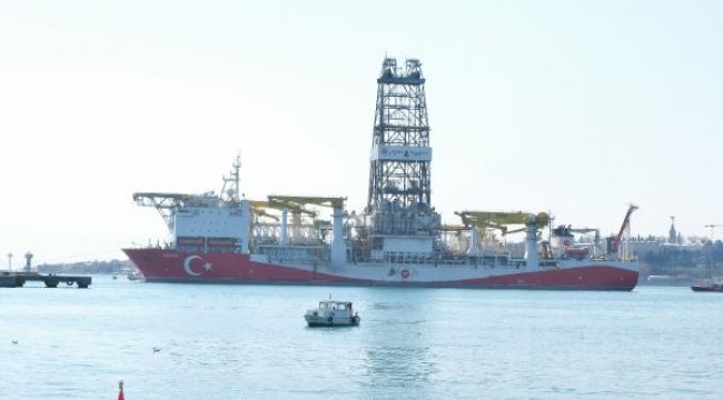Karadeniz'e açılacak "Fatih" sondaj gemisi Haydarpaşa Limanı'na demirledi