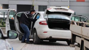 Kayseri'de çalıntı plakalı otomobilin sürücü yakalandı