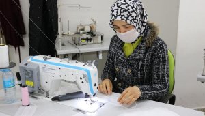 Konya'da, 30 gönüllü günde 15 bin 'maske' üretiyor