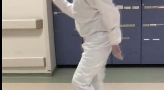 - Koronavirüs hastasında iyileşme gören doktorun danslı sevinci