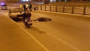 Refüje çarpan motosikletteki 2 genç öldü