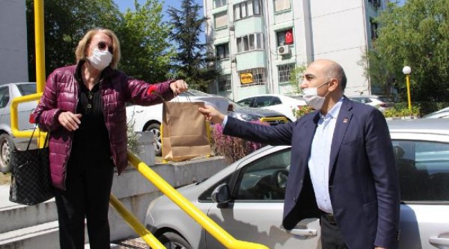Bakırköy'de 40 bin ev ziyaret edilerek Anneler Günü hediyeleri dağıtıldı