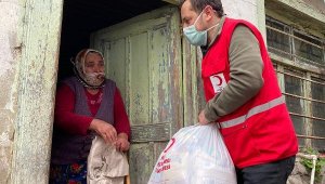 Emre Belözoğlu'ndan Trabzon'daki ihtiyaç sahiplerine yardım