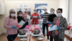 Kayseri'de Afgan mülteciler, maske ve sabun üretiyor