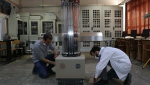 Meslek lisesinde ultraviyole ışınlarıyla koronavirüs öldüren robot geliştirildi