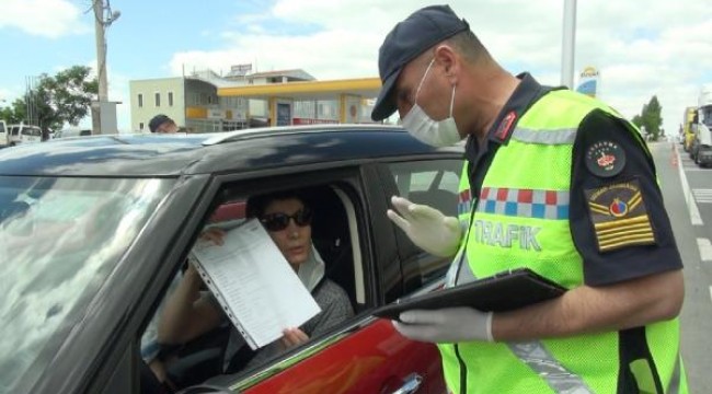 Polis yasağa uymayan sürücülere ceza yağdırdı