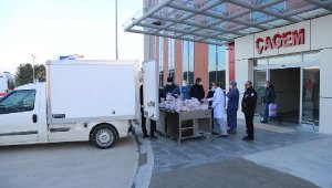 Sivas'ta belediyeden sağlık çalışanlarına iftar yemeği