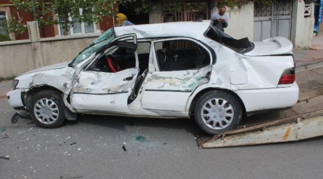 Sivas'ta, beton mikseri ile otomobil çarpıştı: 2 yaralı