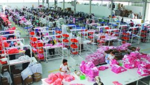 Tekstil fabrikasında 6 işçide koronavirüs tespit edildi, üretim durduruldu